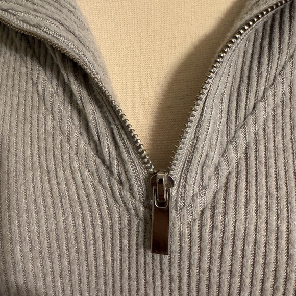Kinesis size Large Gray Quarter-Zip Pullover EUC - Picture 2 of 9